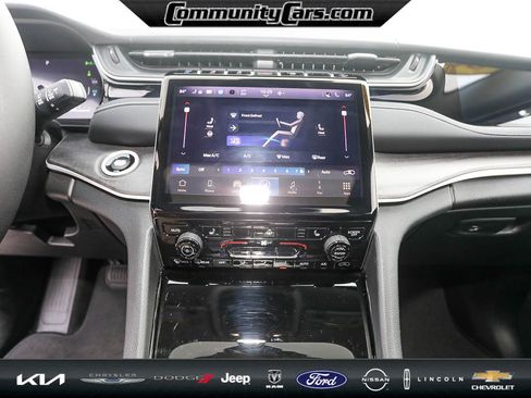 Used 2022 Jeep Grand Cherokee Limited 4xe image 16