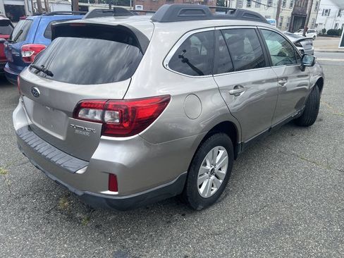 Used 2016 Subaru Outback 2.5i Premium AWD/4WD image 5