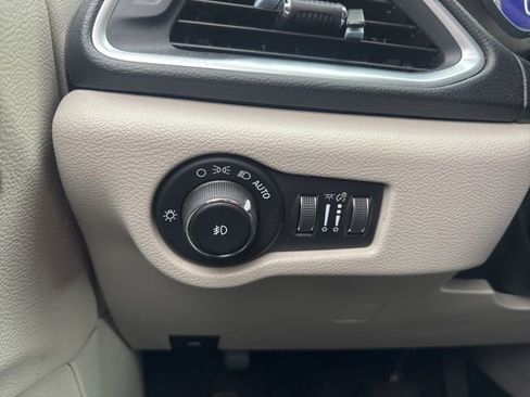 Used 2017 Chrysler Pacifica Touring-L Plus w/ Tire & Wheel Group FWD image 10