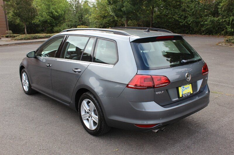 Used 2015 Volkswagen Golf TDI S FWD image 3