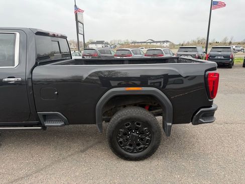 Used 2022 GMC Sierra 2500 Denali w/ Denali Black Diamond Edition AWD/4WD image 8