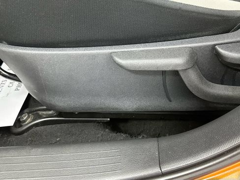 Used 2020 Nissan Versa SV FWD image 18
