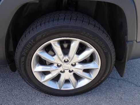 Used 2017 Jeep Cherokee Limited AWD/4WD image 10
