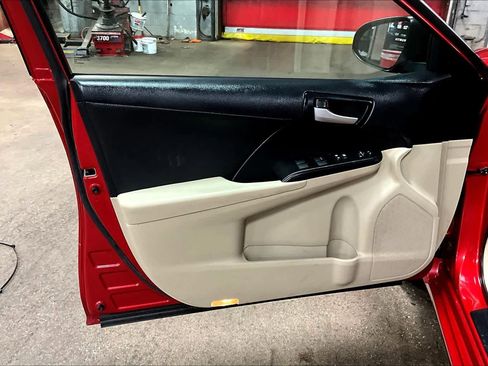 Used 2013 Toyota Camry LE image 18