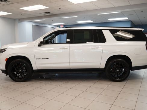 Used 2022 Chevrolet Suburban RST w/ Luxury Package AWD/4WD image 2