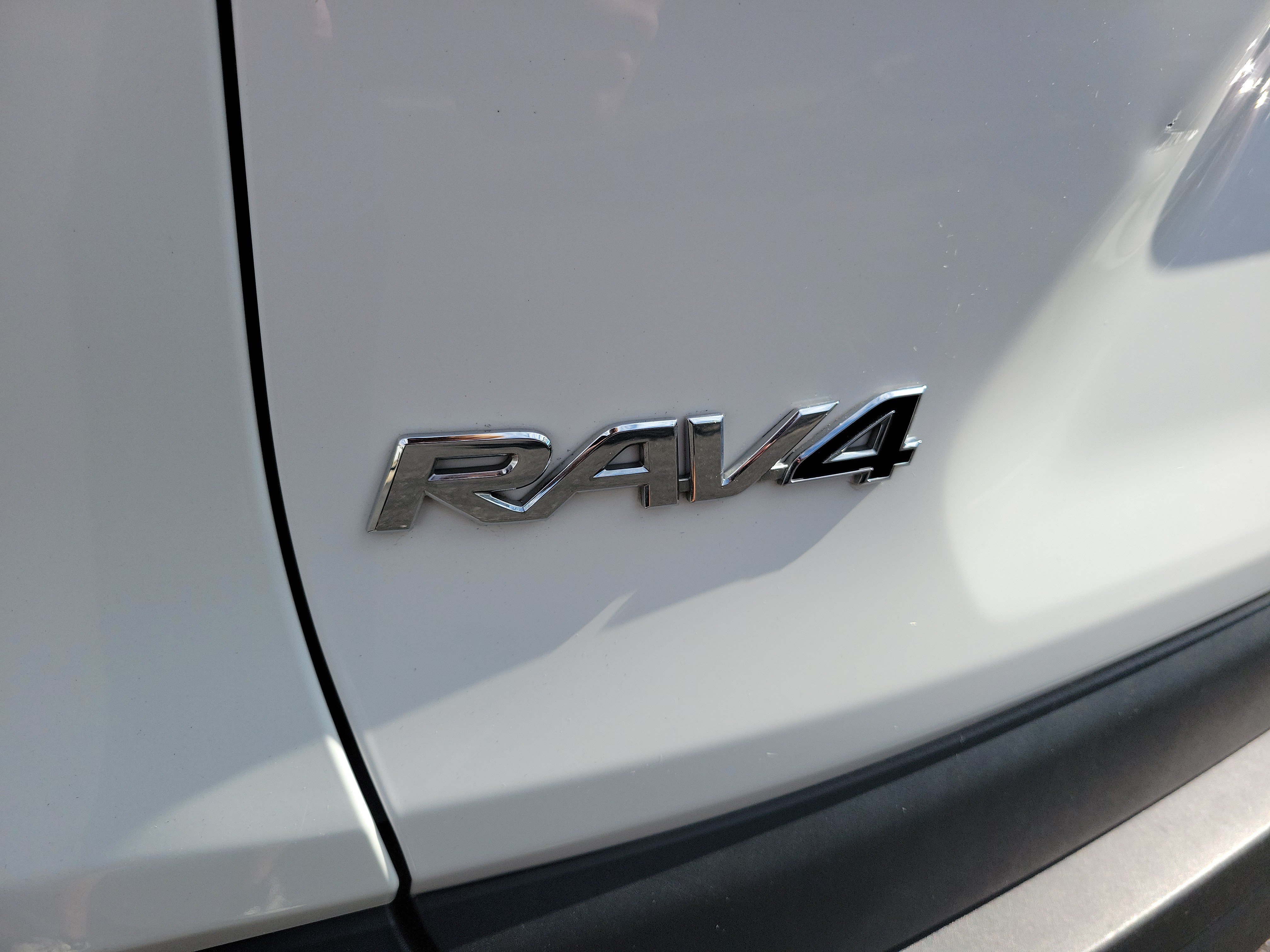 Used 2024 Toyota RAV4 XLE FWD image 7