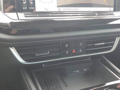Certified 2025 Volkswagen Atlas SEL AWD/4WD image 28