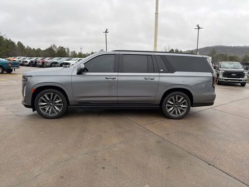 Used 2022 Cadillac Escalade ESV Sport w/ Touring Package image 5