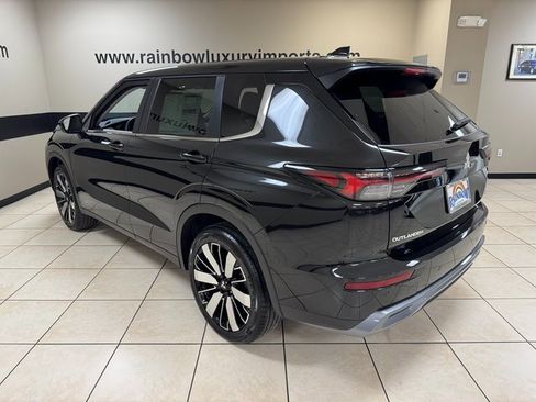 New 2026 Mitsubishi Outlander SE image 4