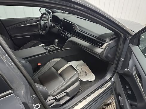 Used 2025 Toyota Camry SE image 15