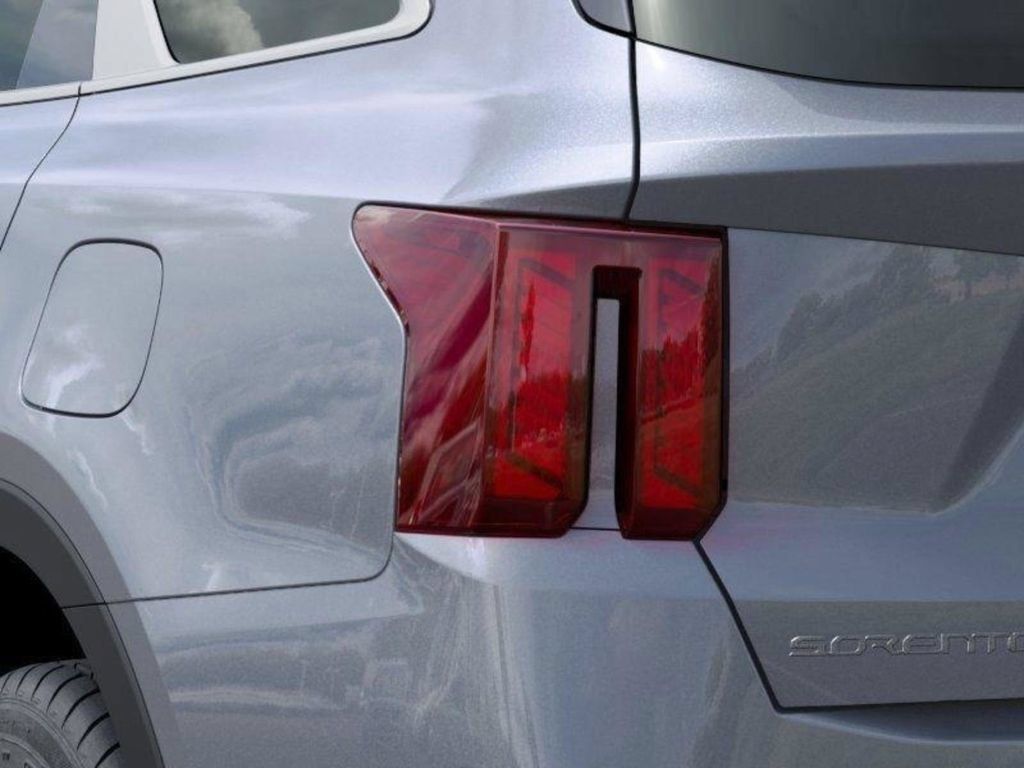 Used 2025 Kia Sorento S AWD/4WD image 11