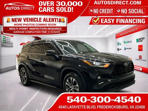 Used 2021 Toyota Highlander XLE image 1
