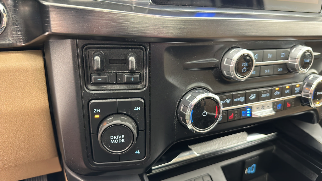 Used 2024 Ford F250 Lariat w/ Chrome Package AWD/4WD image 25