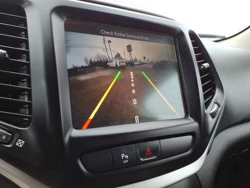 Used 2018 Jeep Cherokee Overland AWD/4WD image 18