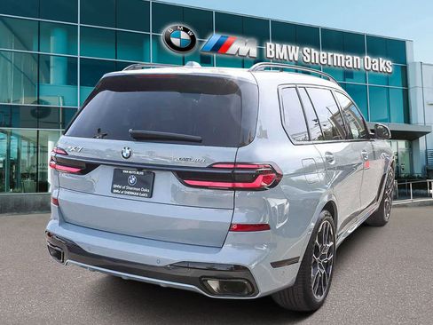 Used 2025 BMW X7 xDrive40i w/ M Sport Package image 4