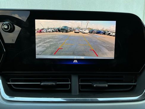 Used 2025 Chevrolet Trax LT image 30