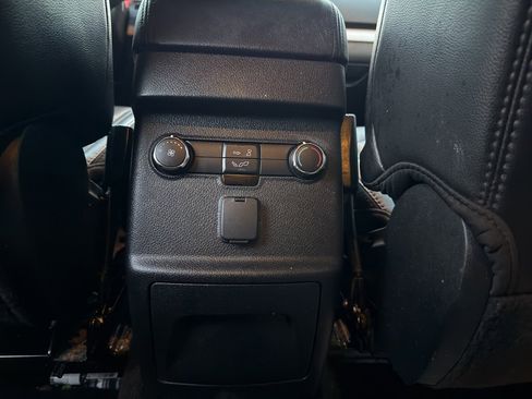 Used 2017 Ford Explorer XLT w/ Equipment Group 202A image 21