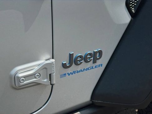 Used 2024 Jeep Wrangler Unlimited AWD/4WD image 37