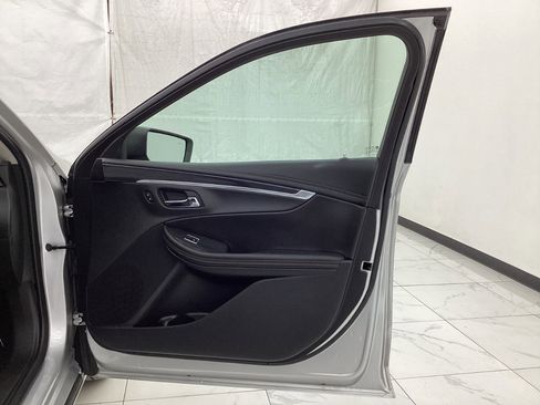 Used 2017 Chevrolet Impala LT w/ Convenience Package image 19