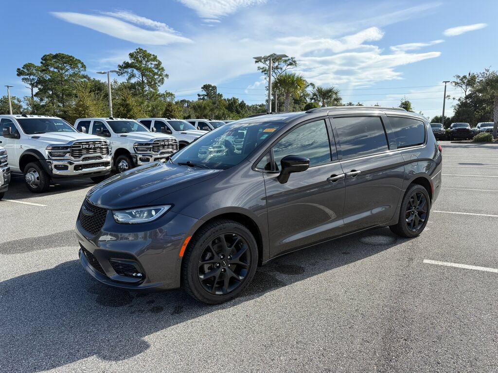Used 2023 Chrysler Pacifica Limited w/ S Appearance Package AWD/4WD image 7