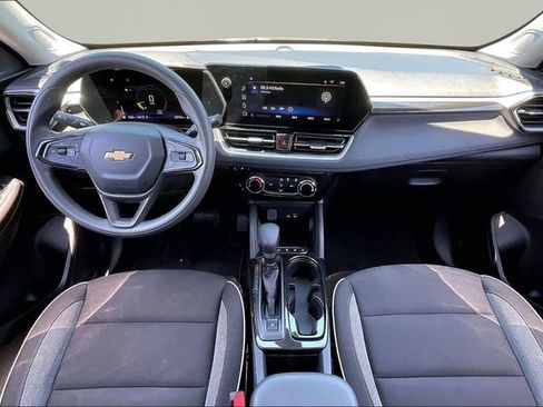 Used 2025 Chevrolet TrailBlazer LT AWD/4WD image 7