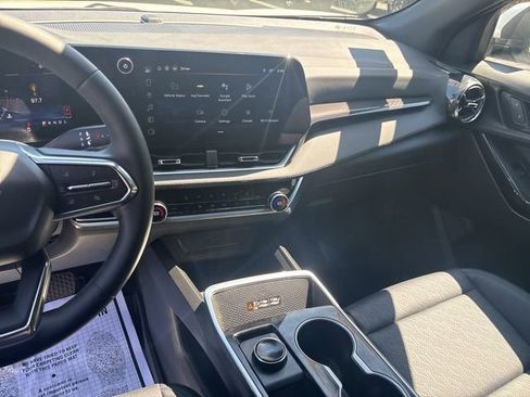 Used 2026 Chevrolet Equinox LT w/ Convenience Package II image 31