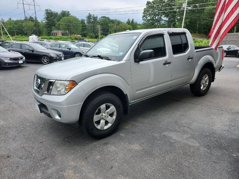 Used 2012 Nissan Frontier SV w/ SV Premium Utility Pkg image 11