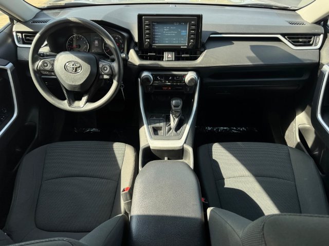 Used 2022 Toyota RAV4 LE AWD/4WD image 4