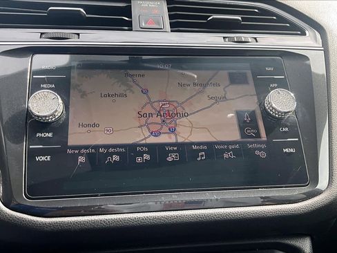 Used 2018 Volkswagen Tiguan SEL FWD image 37