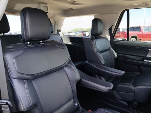 Used 2025 Ford Expedition Platinum AWD/4WD image 65