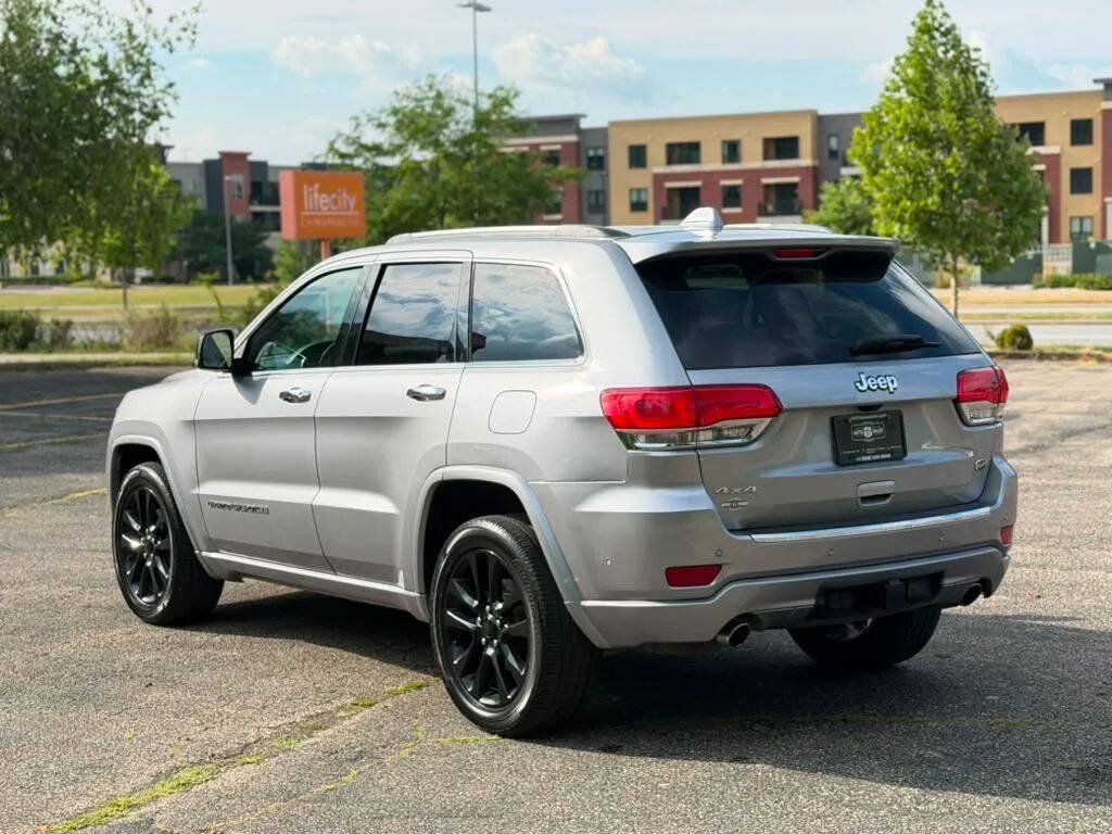 Used 2017 Jeep Grand Cherokee Overland AWD/4WD image 6