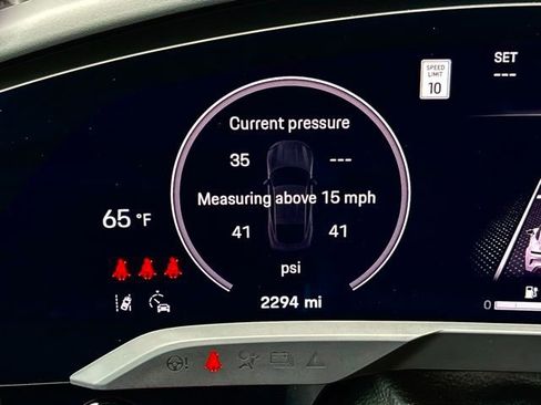 Used 2025 Porsche Taycan image 36