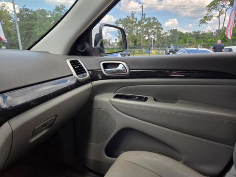 Used 2013 Jeep Grand Cherokee Laredo image 23
