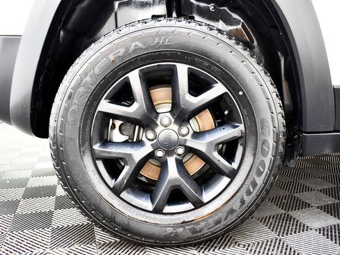 Used 2017 Jeep Cherokee Trailhawk w/ Comfort/Convenience Group image 61