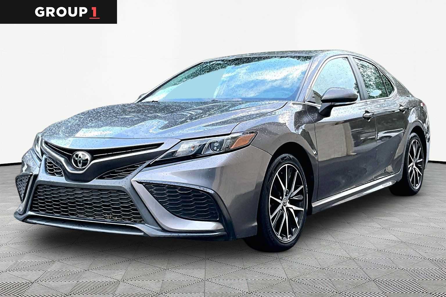 Used 2024 Toyota Camry SE FWD image 1