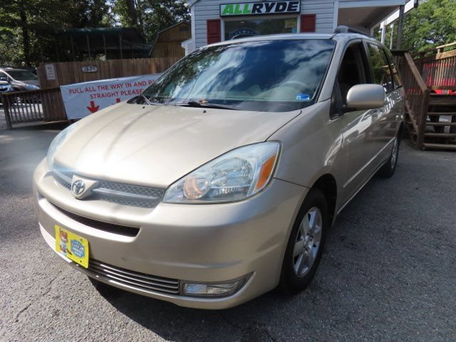 Used 2005 Toyota Sienna XLE w/ XLE Pkg 3 FWD image 2