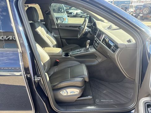 Used 2020 Porsche Macan image 34