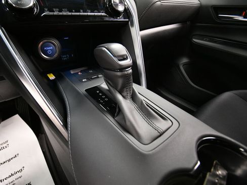 Used 2022 Toyota Venza LE image 22