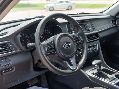 Used 2016 Kia Optima LX FWD image 9