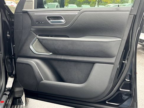 Certified 2025 INFINITI QX80 Sensory image 18