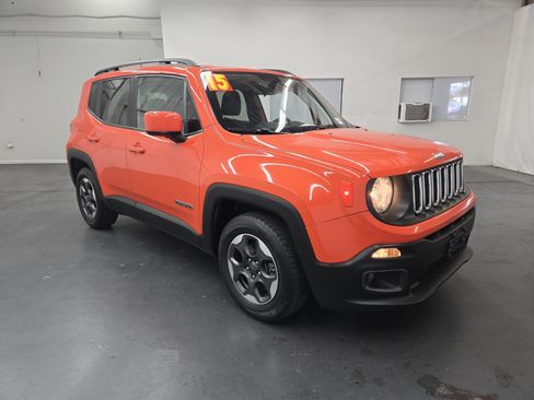 Used 2018 Jeep Renegade Latitude FWD image 4