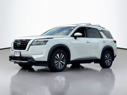 Used 2024 Nissan Pathfinder SL AWD/4WD image 14