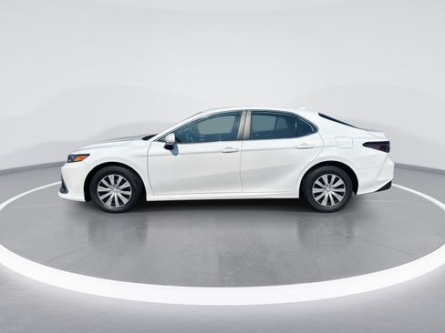 Used 2022 Toyota Camry LE FWD image 6