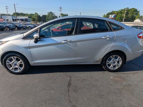 Used 2014 Ford Fiesta SE FWD image 4