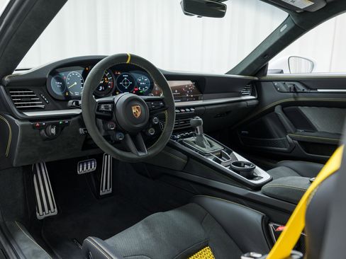 Certified 2025 Porsche 911 GT3 RS image 4