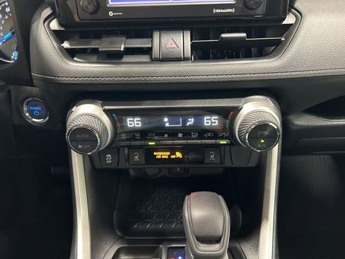 Used 2020 Toyota RAV4 XLE w/ Convenience Package AWD/4WD image 22