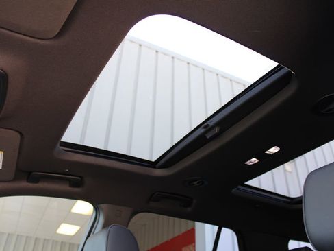 Used 2023 Chevrolet Traverse RS AWD/4WD image 46