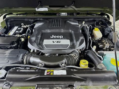 Used 2016 Jeep Wrangler Unlimited Sahara AWD/4WD image 28