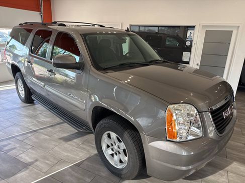 Used 2007 GMC Yukon XL SLT w/ SLT Preferred Equipment Group AWD/4WD image 9