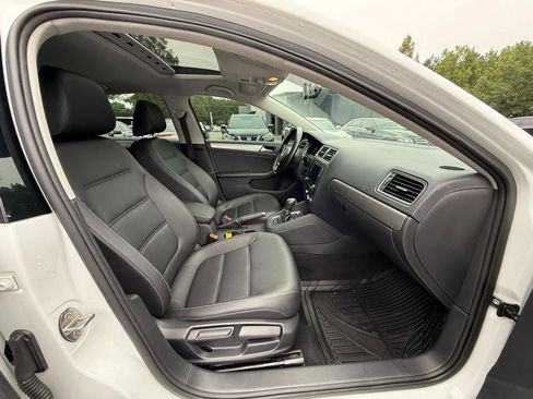 Used 2018 Volkswagen Jetta SE FWD image 15